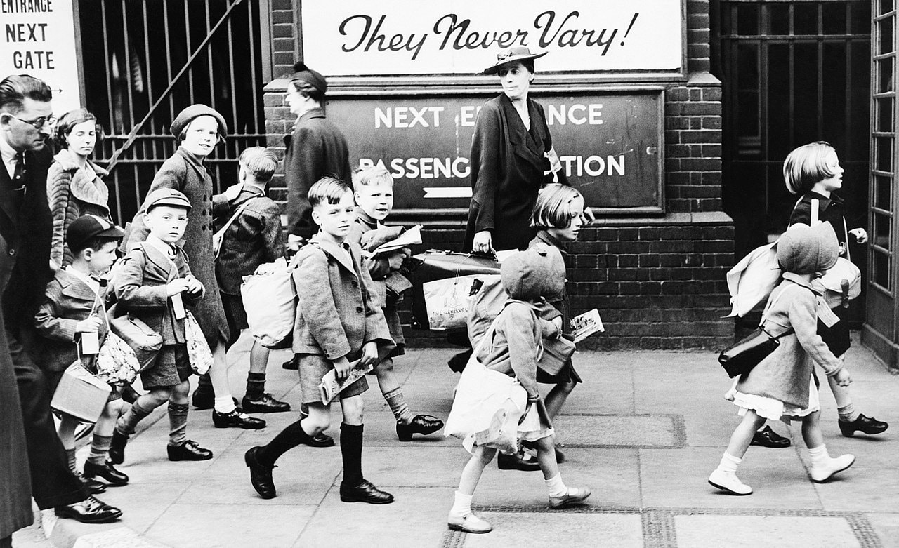 London schoolchildren off to the west of England. Photo shows: Children arriving at a London station this morning to leave for the West Country. WikiMedia Commons